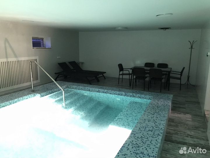 Баня с большим бассейном