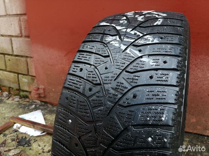 Bridgestone Blizzak Spike-02 215/55 R17 98T