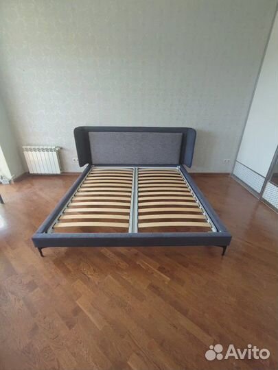 Дизайнерская кровать с мягким изголовьем