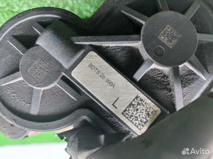 Б/У Суппорт задний левый bdts26990A, mazda