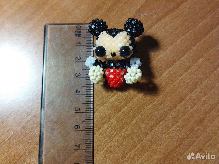 Микки Маус из бисера амигуруми