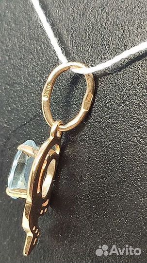 Золотая подвеска с фианитом