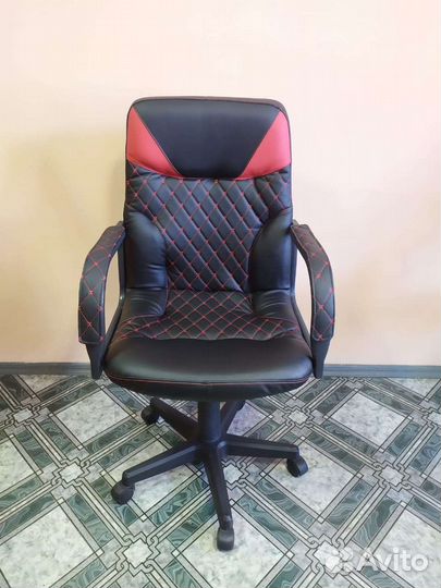 Геймерское кресло, офисное, чёрное с красным