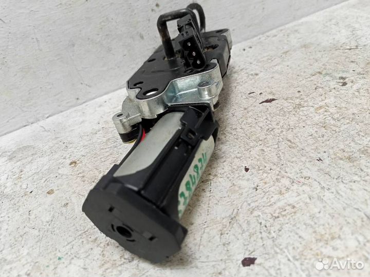 Доводчик двери багажника