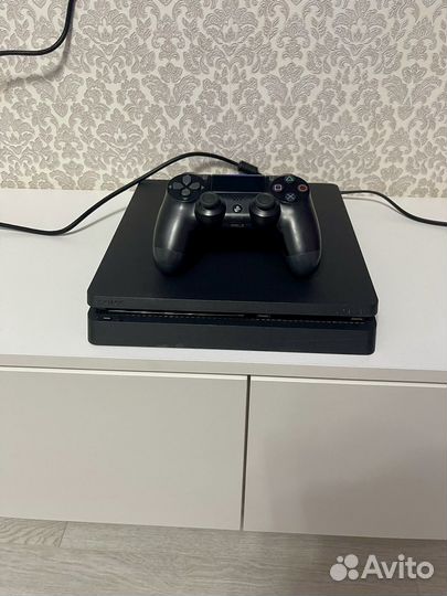 Игровая приставка ps4 slim 500