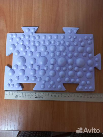 Учебные часы и ортопедический коврик