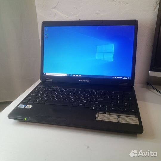 Ноутбук emachines E528