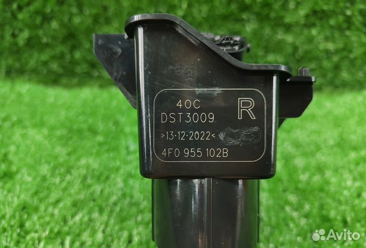 Форсунка омывателя фары правая Audi A6 C6 4F рест