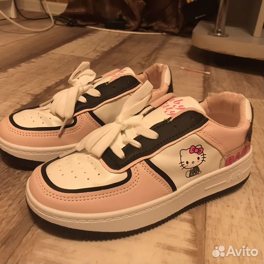 Кроссовки с Hello Kitty