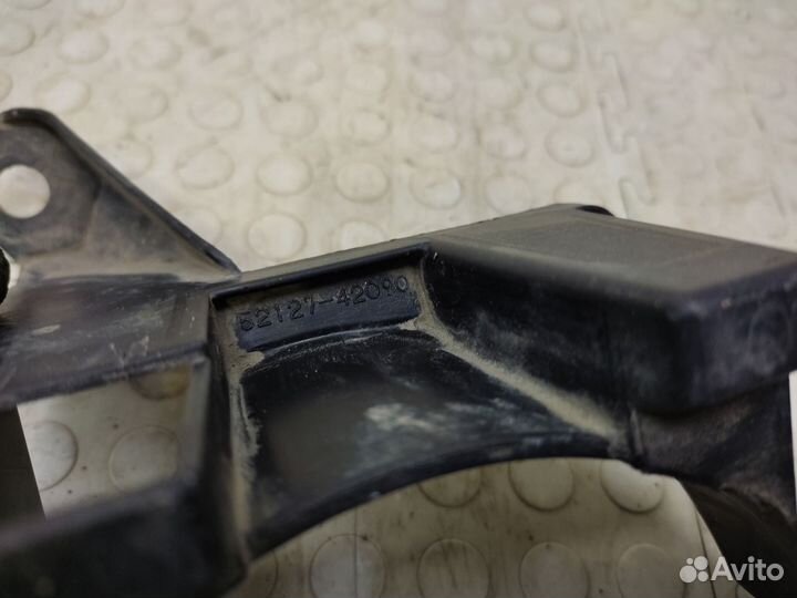 Кронштейн птф передний правый Toyota Rav4 XA40