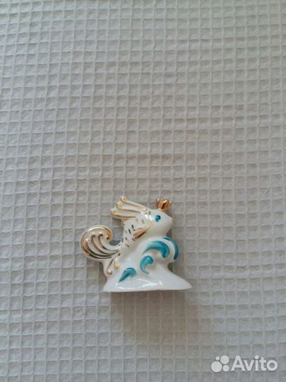 Фарфоровая статуэтка золотая рыбка Сысерть