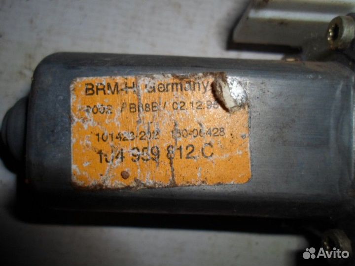 Моторчик стеклоподъемника задний правый