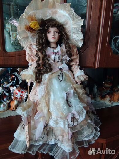 Кукла фарфоровая коллекционная