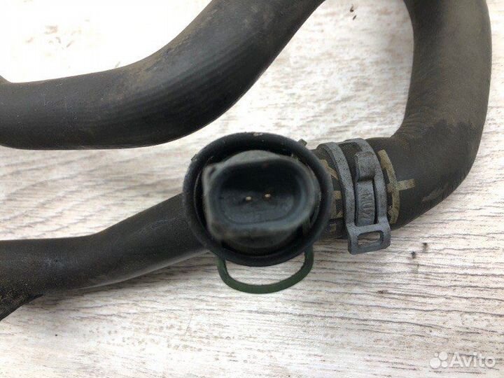 Патрубок системы охлаждения Volkswagen Golf