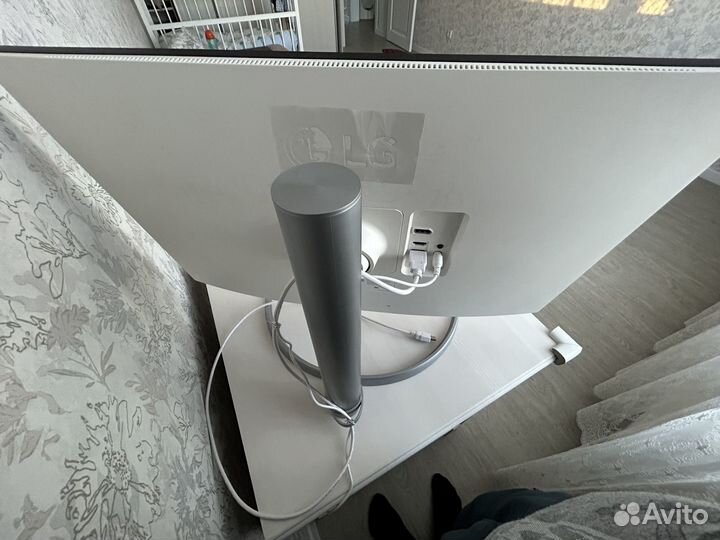 Монитор LG 27 дюймов 27UP650-W