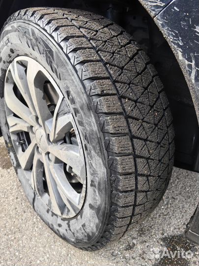 Bridgestone Blizzak DM-V2 215/60 R17