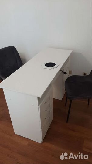 Стол маникюрный