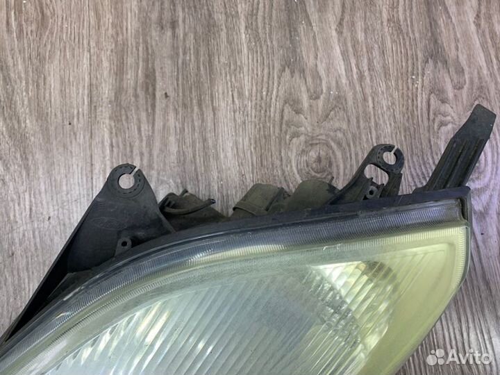 Фара передняя левая Ford Fiesta хетчбэк 5-ти дв