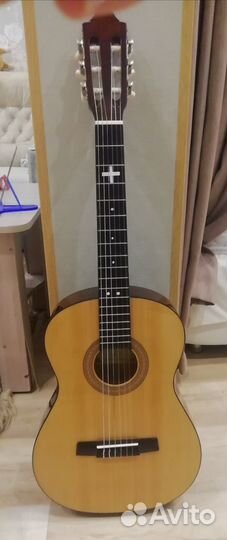 Продается гитара классическая honor