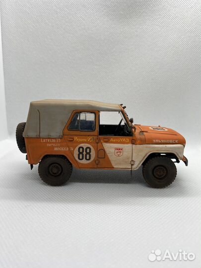 Готовая модель автомобиля УАЗ 469 1:35 Zvezda