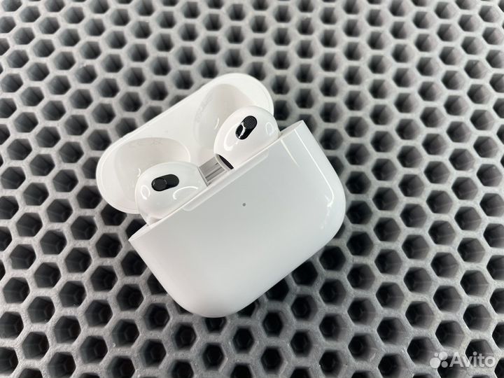 Эирподс три