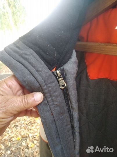 Рабочая куртка и сапоги