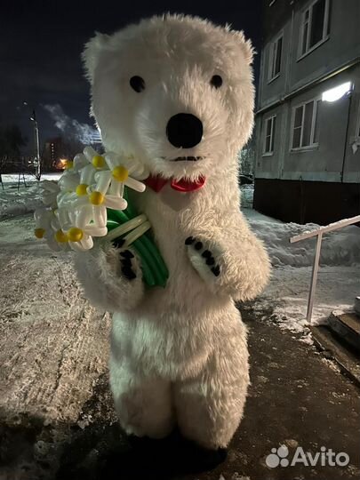 Ростовой белый медведь