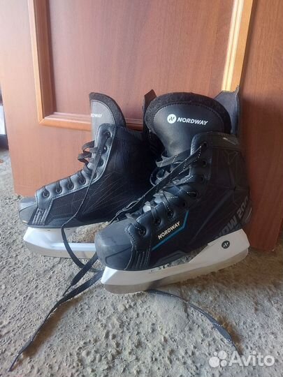 Коньки хоккейные