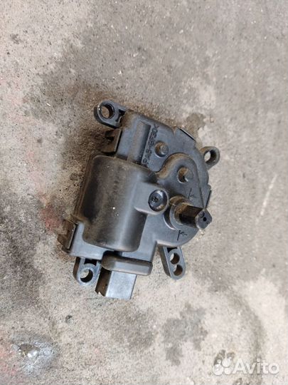 Моторчик заслонки отопителя Ford Focus 1 2.0 zetec