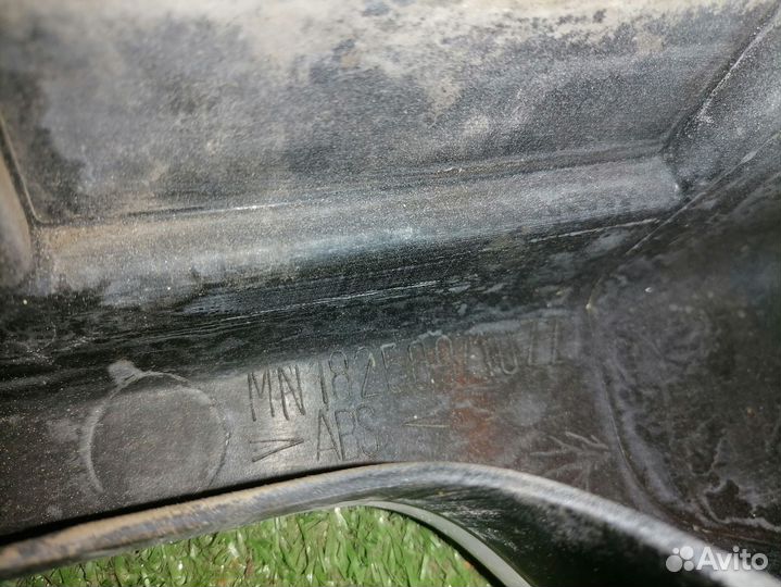 Решетка радиатора MN182509 Mitsubishi Pajero Sport