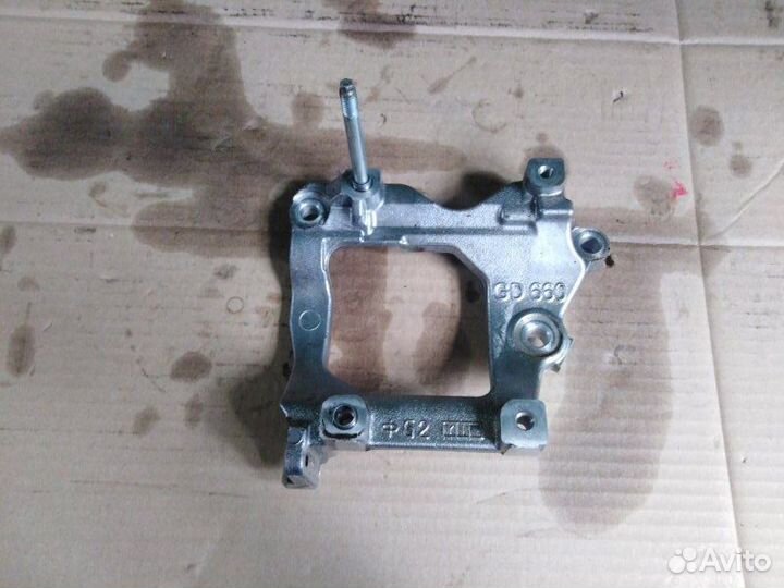 Кронштейн компрессора кондиционера Toyota Land