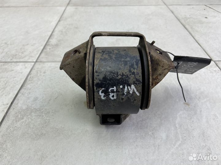 Подушка двигателя Volkswagen Passat B3