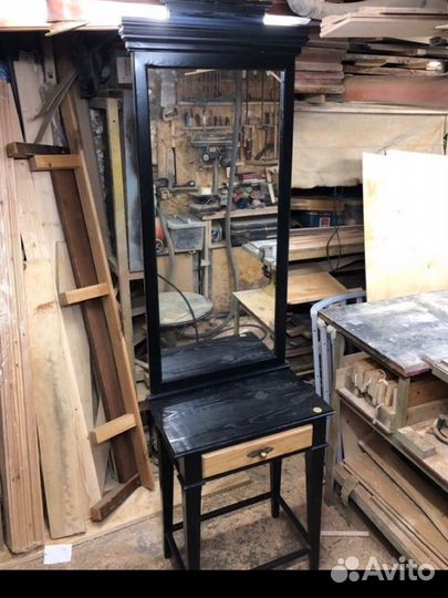 Напольное зеркало