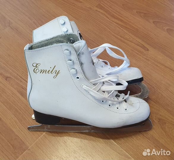 Коньки для юной фигуристки