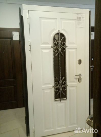 Дверь для дома Лион White