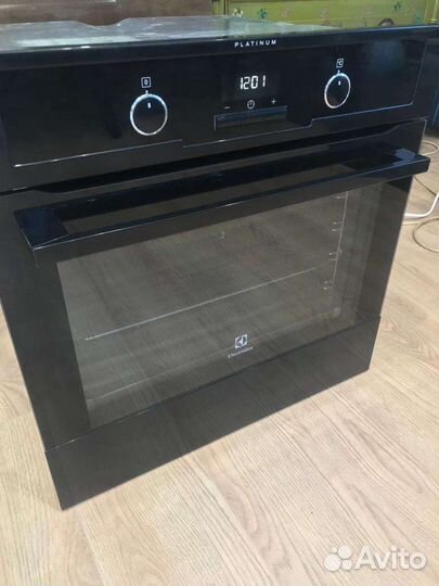 Духовой шкаф Electrolux