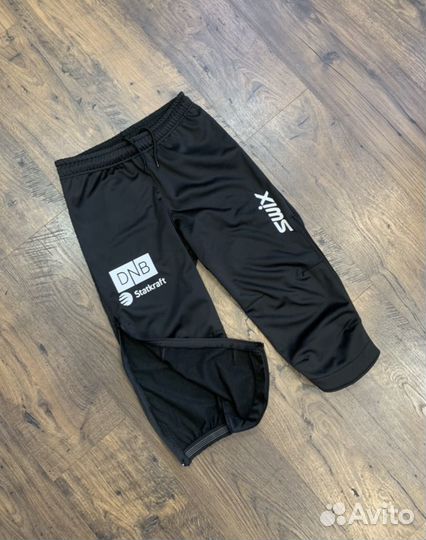 Разминочные шорты Swix Softshell