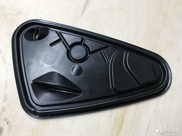 Заглушка задней правой двери Tiguan 2