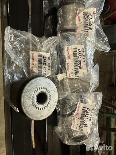 Сален блоки верхних рычагов land cruiser 100