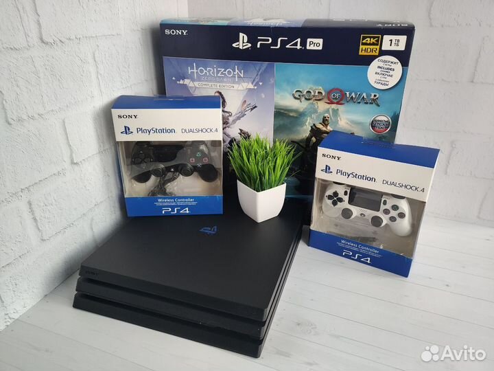 PlayStation 4 Pro 1tb + 2 геймпада + игры