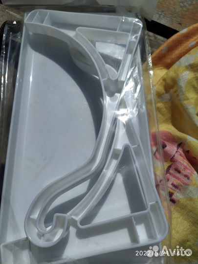 Продается полка угловая