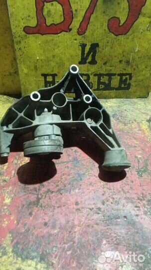 Кронштейн двигателя Audi 100 035903143