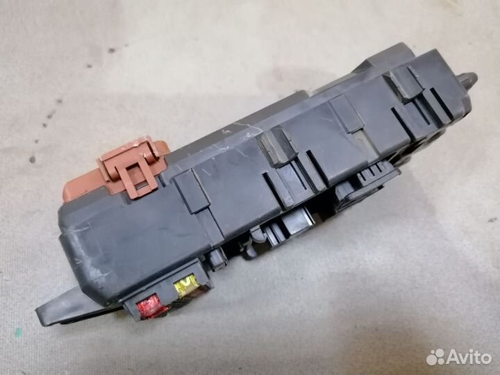 Блок предохранителей для Mitsubishi Carisma (DA)