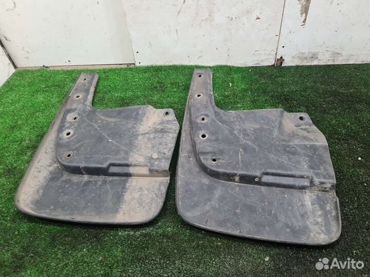 Брызговик передний правый Land Cruiser Prado 150