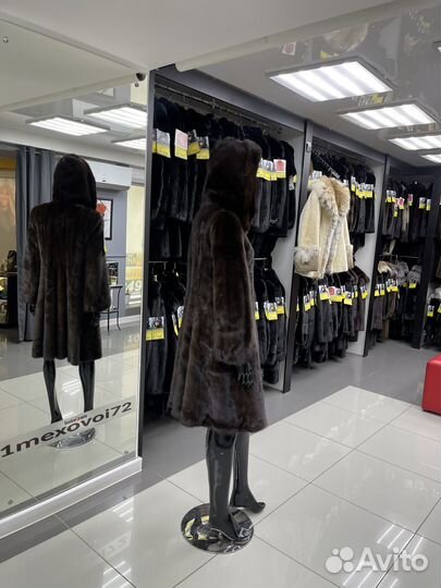 Шуба норковая б/у Isnova 46 р с капюшоном