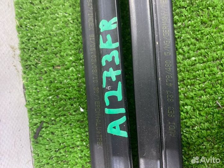 Уплотнитель стекла двери передний Audi S-Line A4