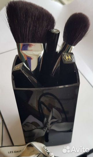 Шанель ёмкости,спонжи,кисти