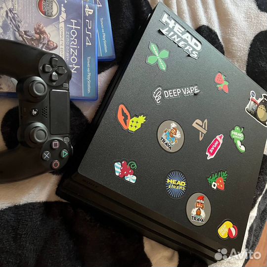 Sony PS4 pro 1tb геймпад + 2 игры