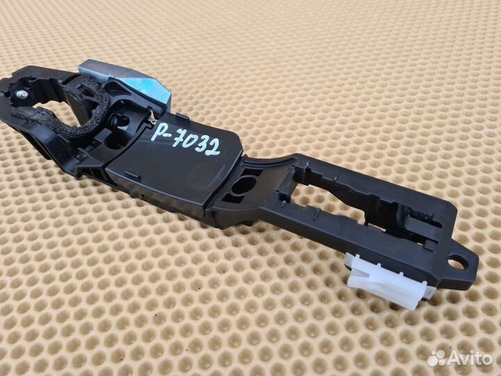 Кронштейн ручки двери правый Infiniti