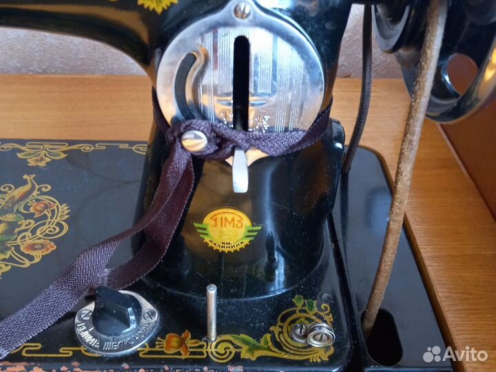 Швейная машина ножная Павлин